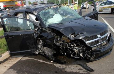 Auto nach Unfall - leicht zerstört